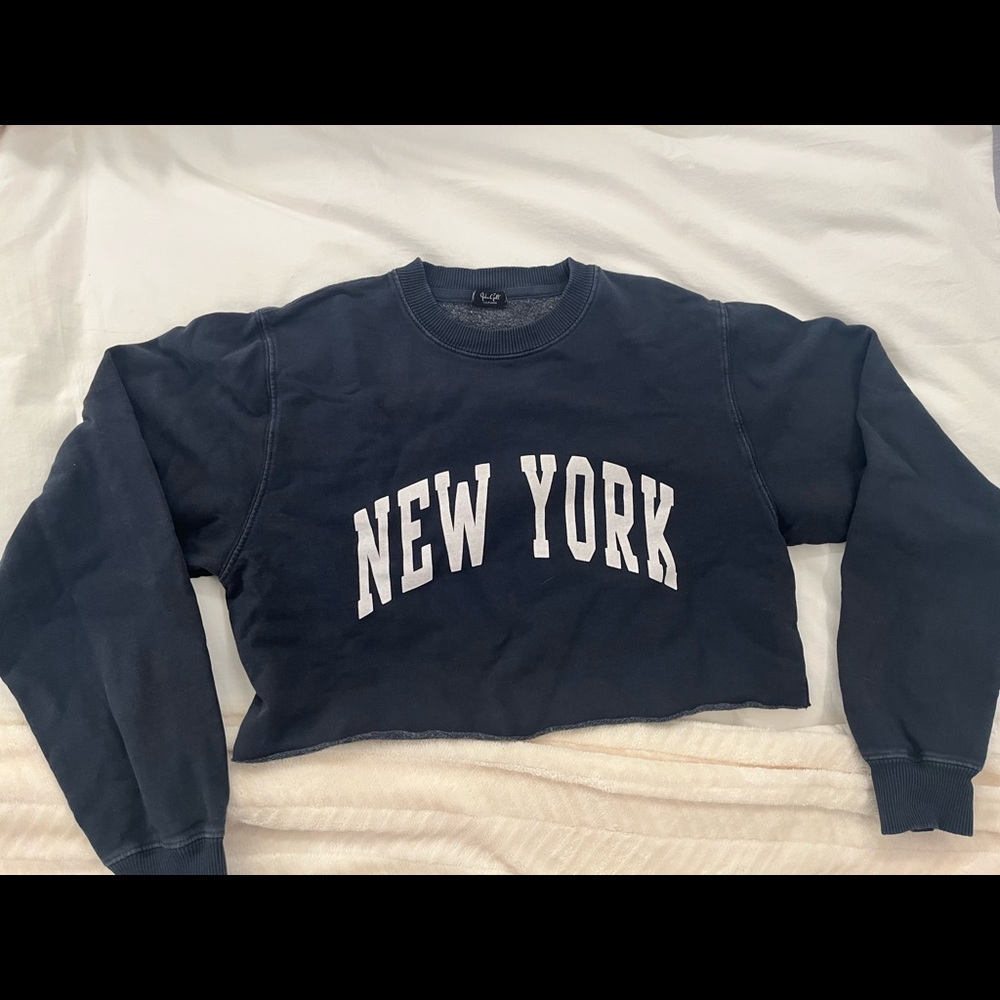 ⭐️BRANDY MELVILLE navy cropped crewneck. OSFA! Super soft and cozy.